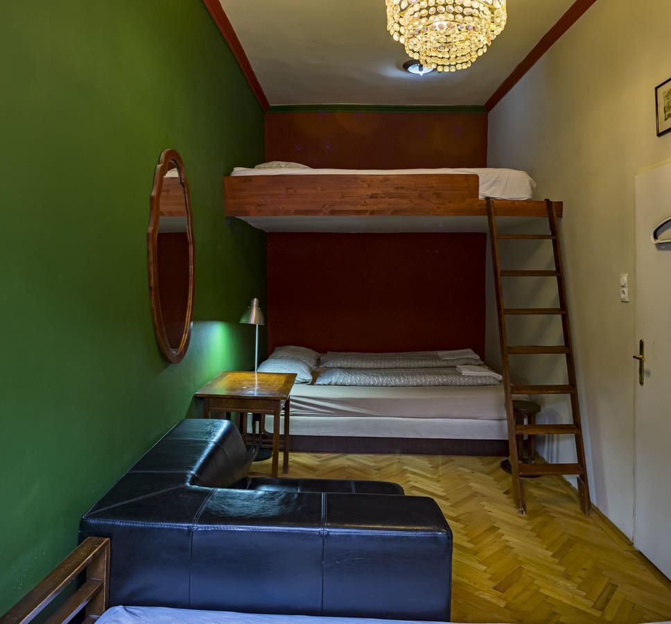 Santico Art Hotel And Hostel بودابست الغرفة الصورة